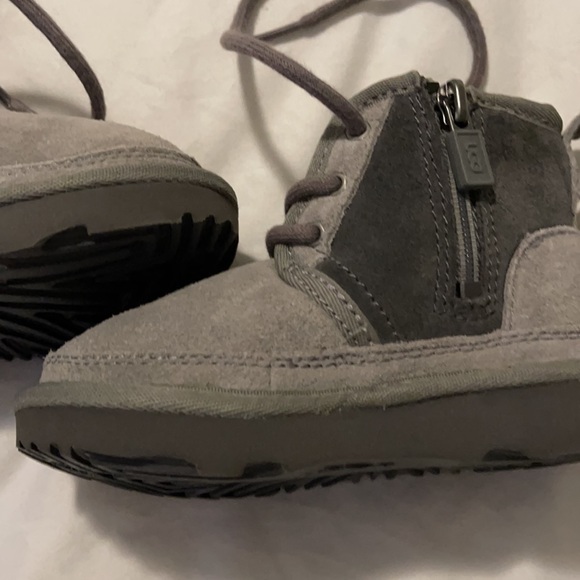 UGGS - Picture 15 of 16